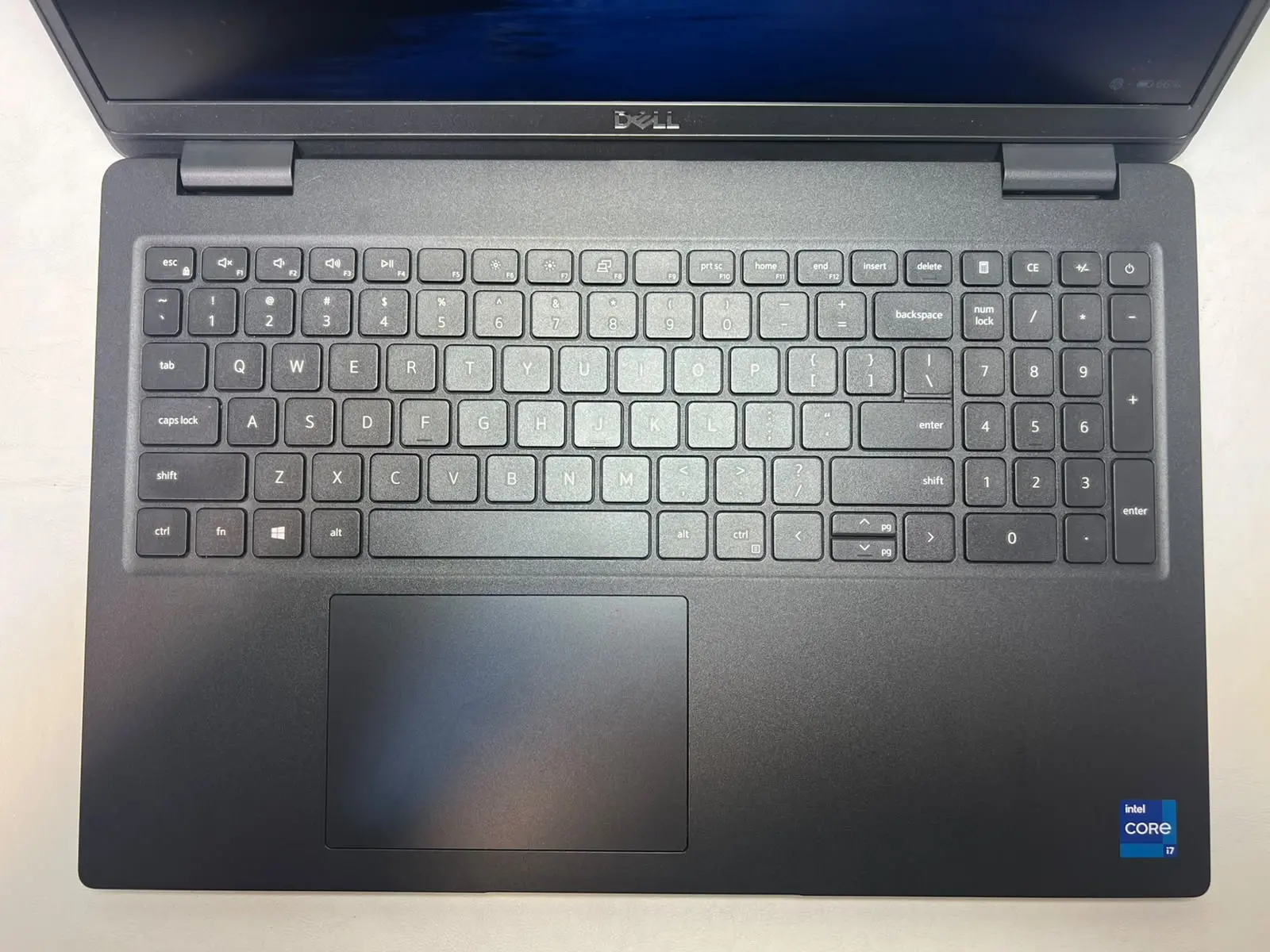 Dell Latitude 3520 &mdash; şəkil 1